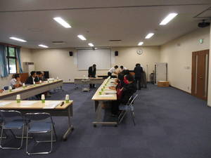 仮庁舎委員会室